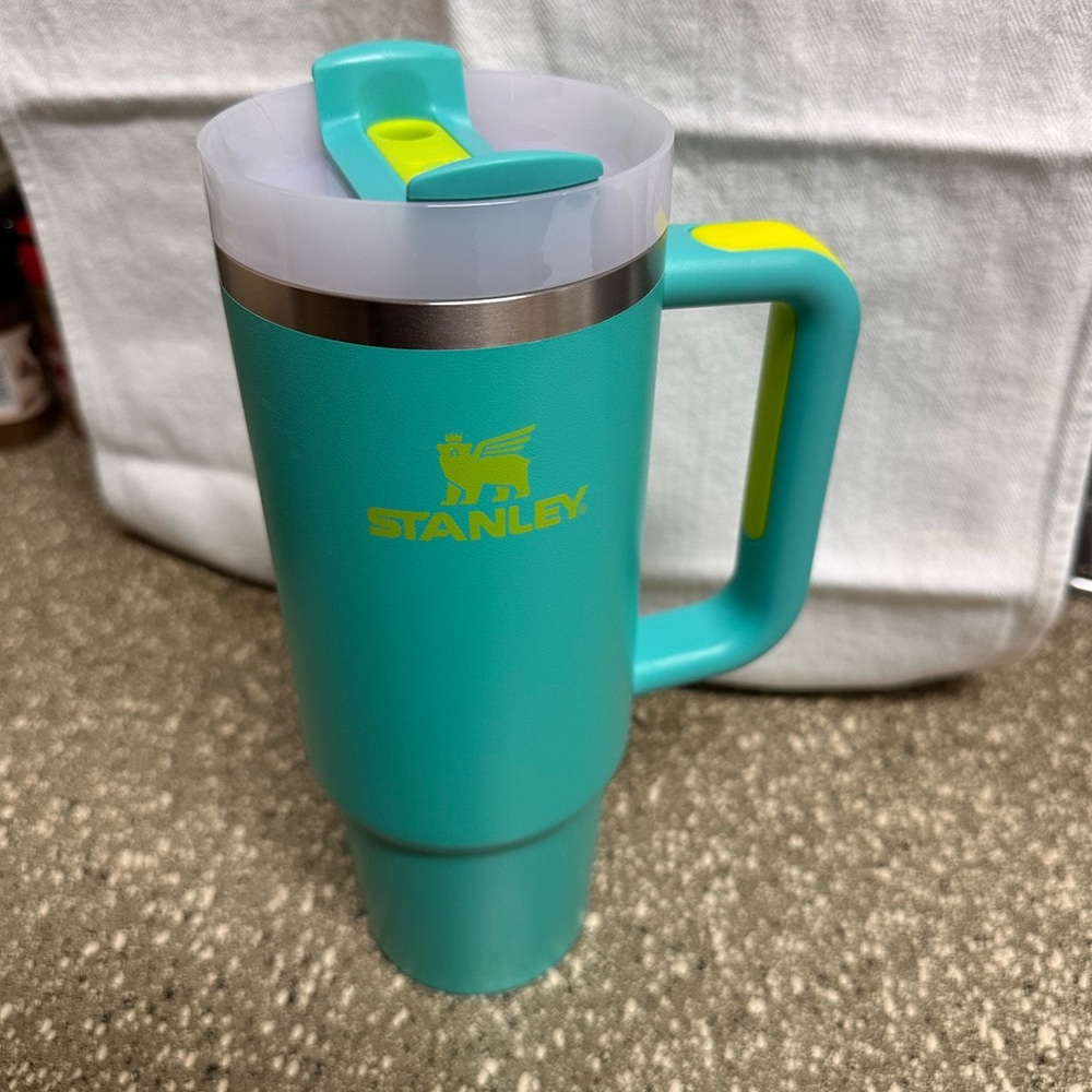 Stanley 30oz Quencher
